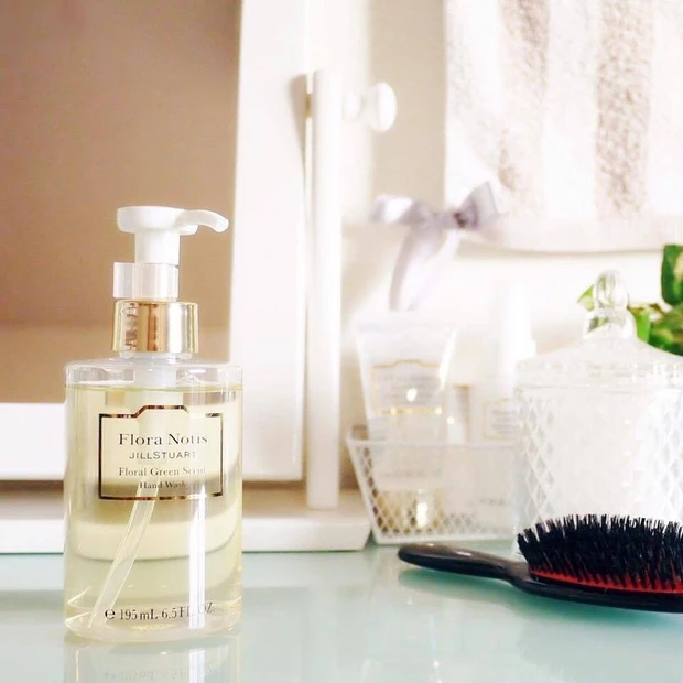 【限定＆コフレ】冬の髪に潤いと艶を！「フローラノーティス ジルスチュアート」の限定ヘアオイル「クリスマスローズ」_7_1