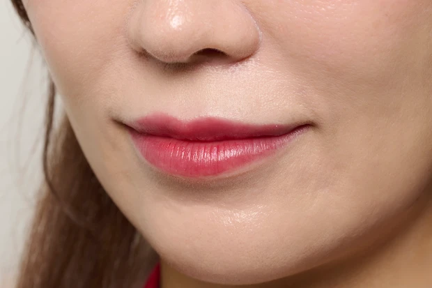 クリスマスコフレ 2025　YSL ラブシャイン リップスティック 218　塗ってみた