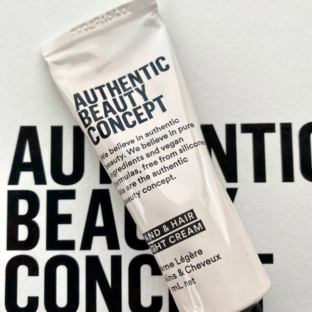 レチノールの代替成分で注目の植物由来成分バクチオール配合。98.6％天然由来成分の手と髪の美容液。_1_1