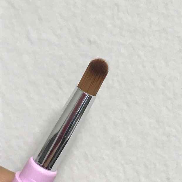 アイシャドウブラシ