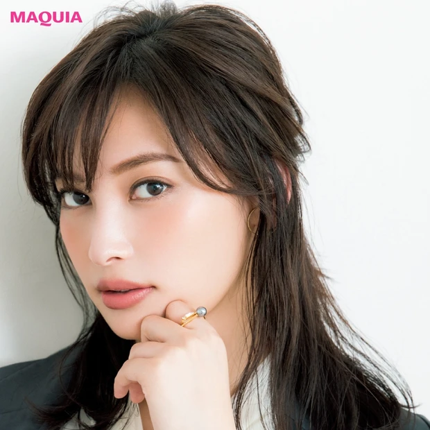 クライアントとの打ち合わせにはきちんと感を演出。“キリッと眉”で知的な雰…