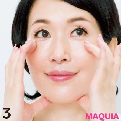 【美容家・小林ひろ美さんのスキンケア】正しいクレンジングの方法_3. 目・口もとは筋肉に沿って