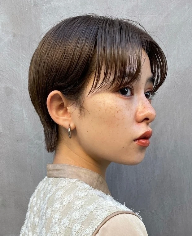ショート　ヘア　髪型　ヘアスタイル　暗髪　前髪なし
