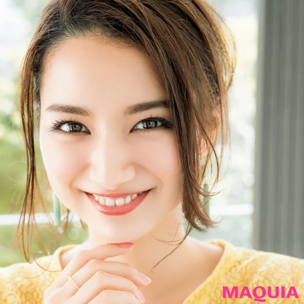 SNS映え確実！ カフェでの女子会には、グレージュシャドウで差をつける