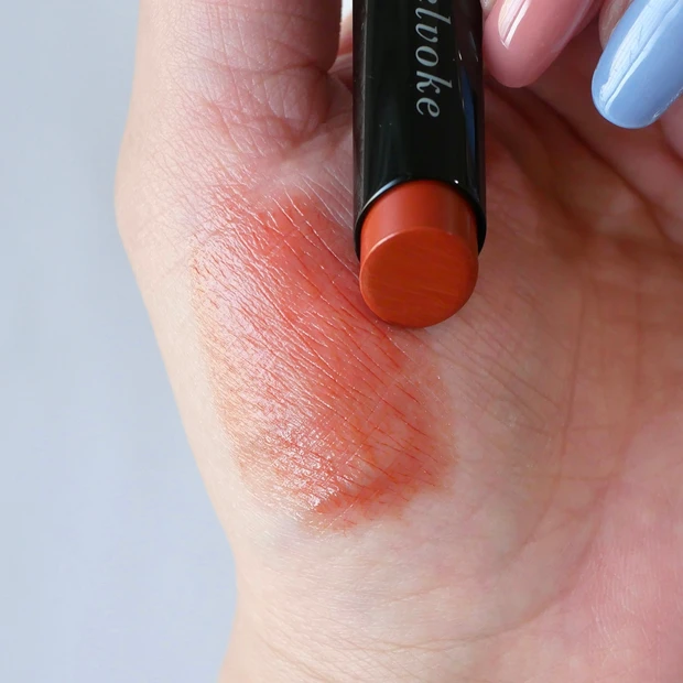 Celvoke(セルヴォーク)サマーコレクション 2023 アラウズリップス 06 パプリカ スウォッチ