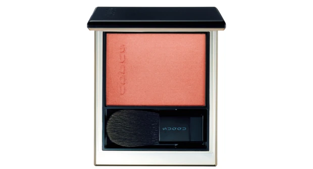 メルティング パウダー ブラッシュ 04 ￥6050／SUQQU