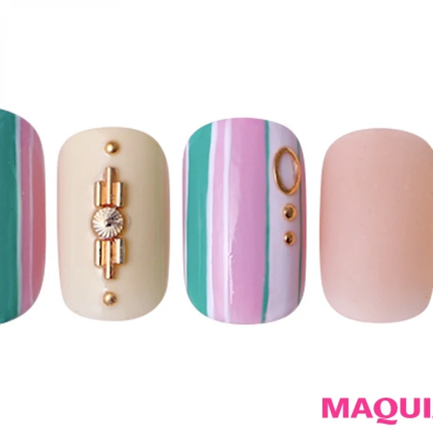 初夏を感じるストライプで、爽やかリュクスな「パステルカラー」ネイル