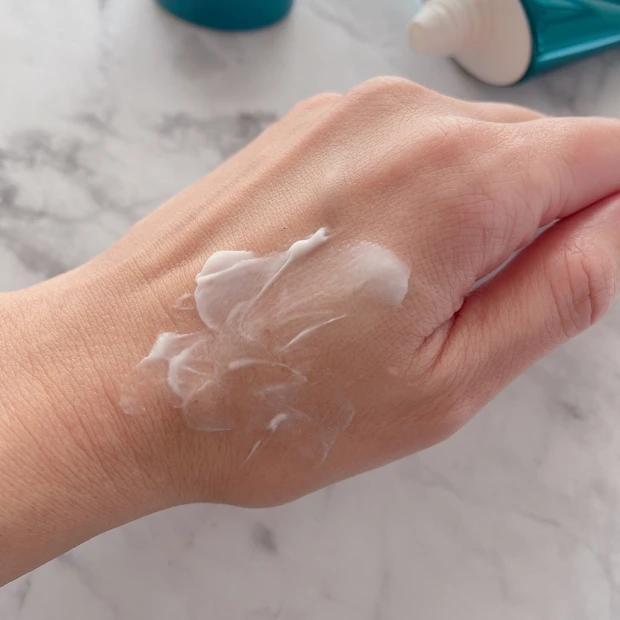 【年齢は手に出る？！】手にも美容液チャージ🔋✨40代現役アナウンサーのお気に入り！atrix「BEAUTY CHARGE 美容液ハンドクリーム」✋_2_2