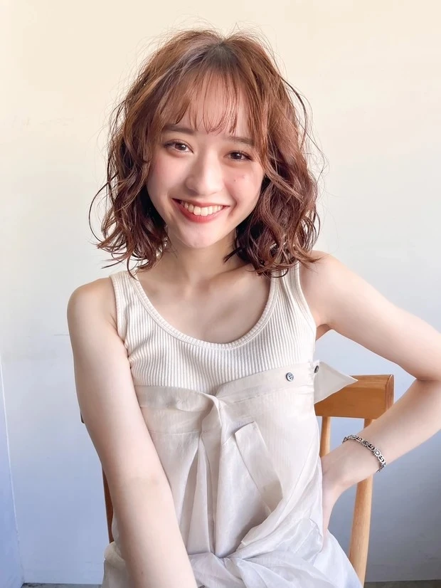 Un amiの髪型・ヘアスタイルまとめ_ロブヘア_【ムルギョム】切りっぱなし×オン眉が大人可愛い!韓国風こなれウェーブロブ