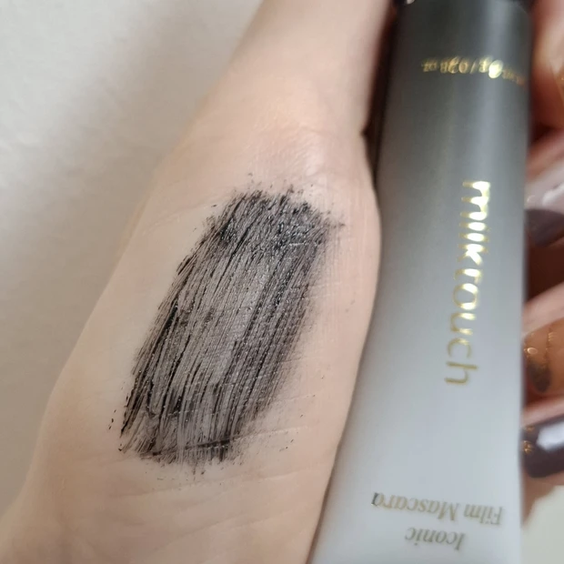 アイコニックフィルムマスカラ スウォッチ