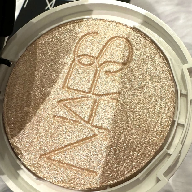 過去一の煌めきをお肌に！✨NARS ライトリフレクティング　ルミナイジングパウダー