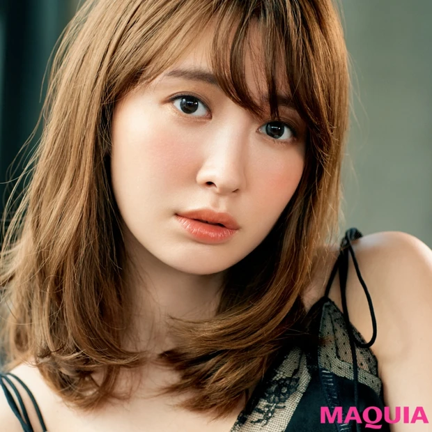 ディナーデートは柿色リップで! 濃い色は避けるのがこじはる流