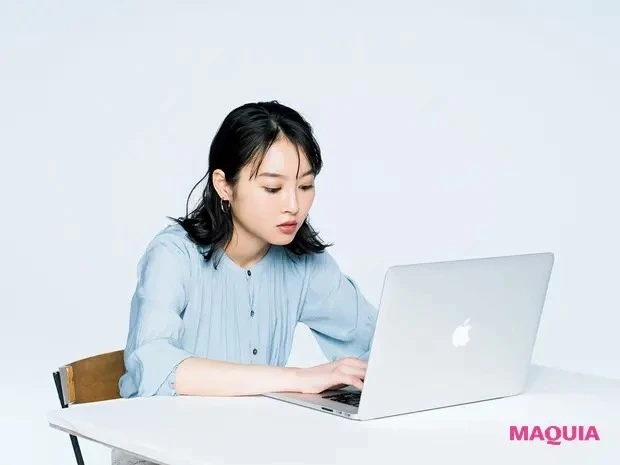 【初心者にもおすすめの簡単筋トレ】ノートPCで前のめり