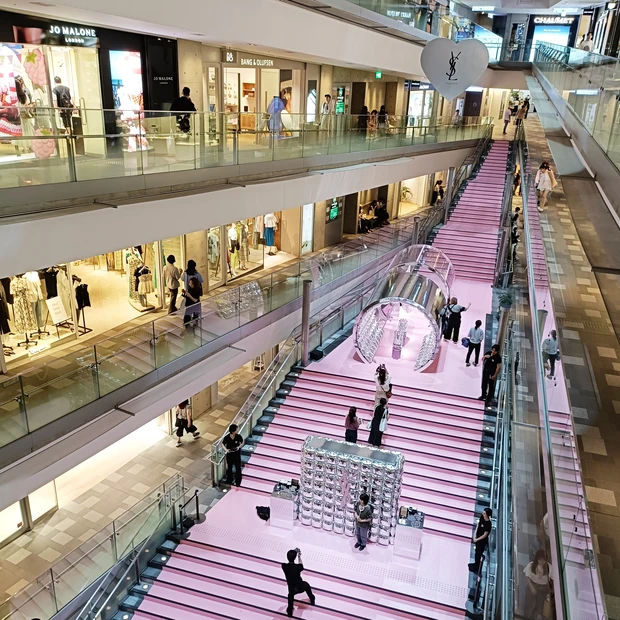イヴ・サンローラン表参道ヒルズYSLポップアップイベント
