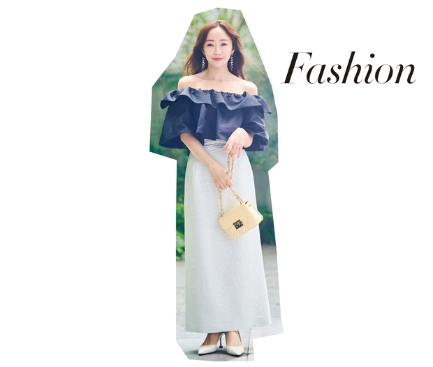 肌見せトップスで華やかさを添えて！