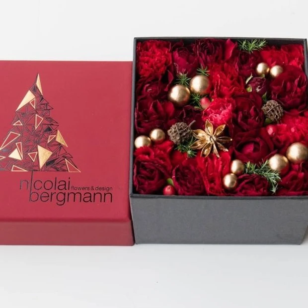 ニコライ バーグマン の2016年クリスマス限定フラワーボックスアレンジメントは12/25までの限定発売。生花もプリザーブドも選べます。