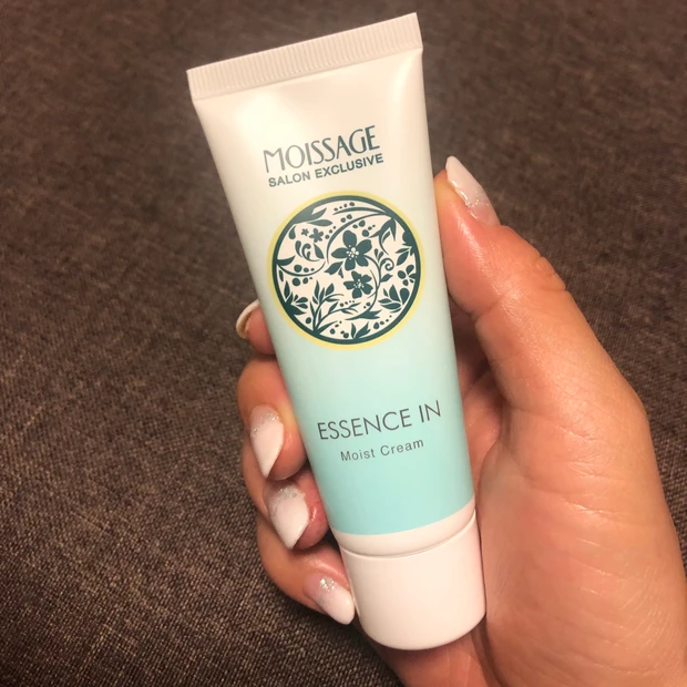 お出かけの日のハンドクリーム♡_2