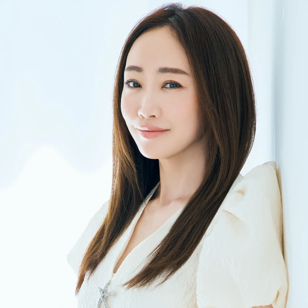 神崎 恵さんがたどり着いた、梅雨でも崩れない美髪ルール