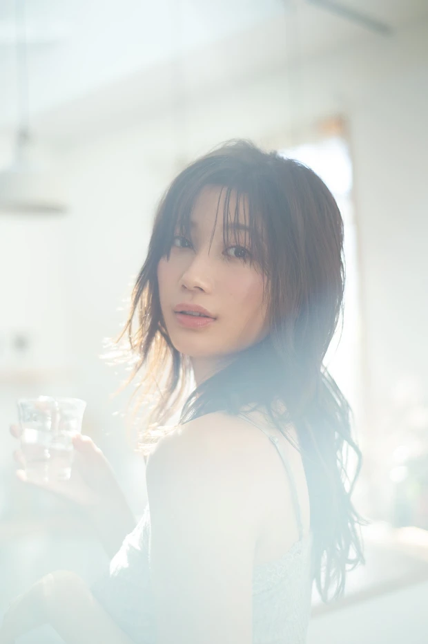 人気グラビアアイドル・女優の小倉優香さん、美ボディの秘密を探る