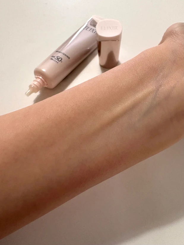 【エリクシール】忙しい朝でも手軽に「ふっくらツヤ肌♡」 ドラストで買えるデパコス級の1本_1_2