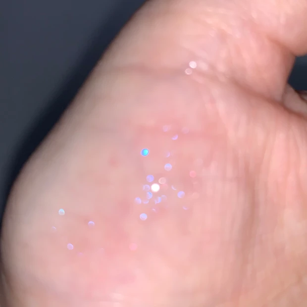 キャンメイク トゥインクルジュエリープランパー 02 ライト下での赤パールの煌めき