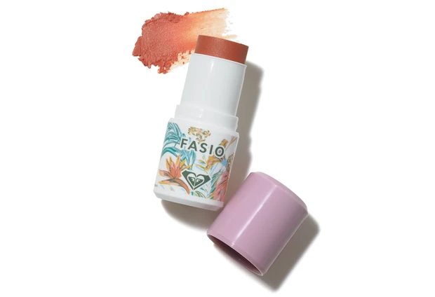 ファシオ　マルチフェイス スティック RO 106 ￥990（編集部調べ）／コーセー（限定品）