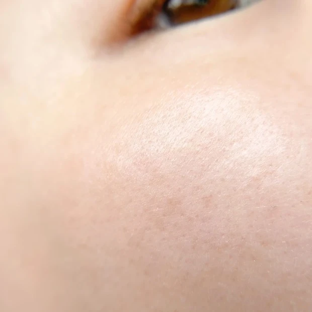 コスメデコルテ ロージー グロウライザー MAQUIA エキスパートRihoさん 塗布後