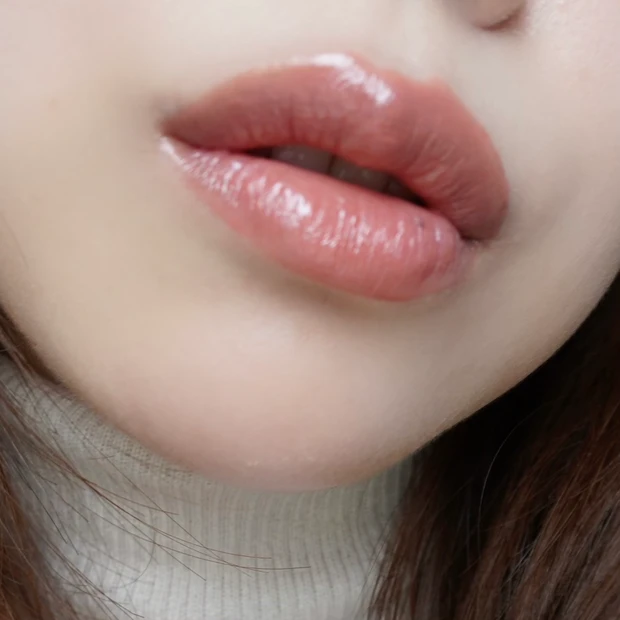 2025MYベスコスリップ②DECORTE(コスメデコルテ) ルージュデコルテ クリームグロウ 13G my theoryを塗った写真