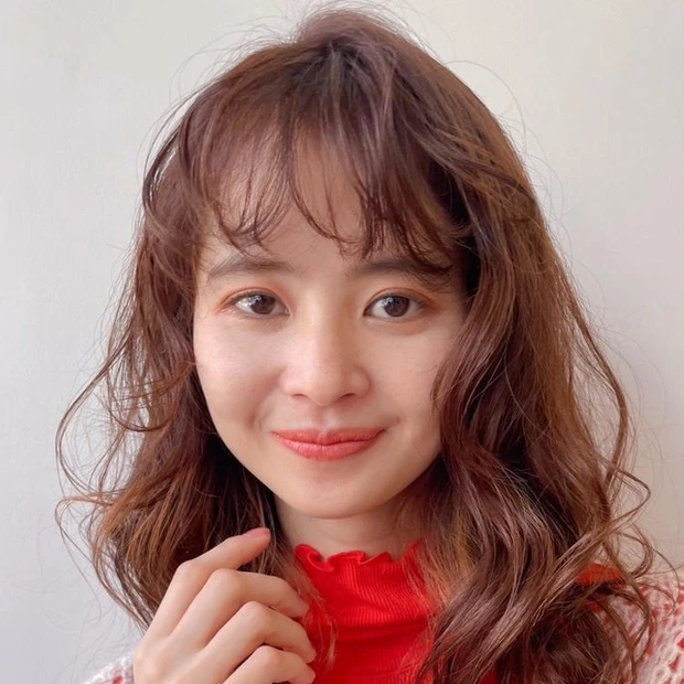 ミディアム　ヘア　髪型　ヘアスタイル　大人　前髪あり　30代　40代