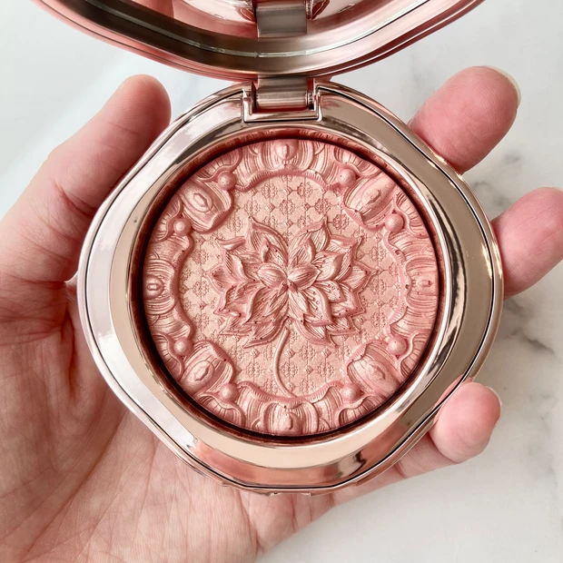 花西子 双蓮彫刻ハイライト