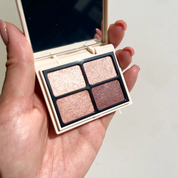 チャンネル登録者数36万人越え！YouTuberかじえりプロデュースコスメ【エナモル】軽くてツヤが続く話題のベースアイテムに続き、キレイなアイシャドウが登場！フルメイクしたので見てね♡_4_1