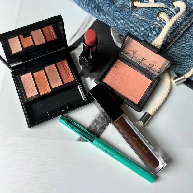 プレゼントにもおすすめ【KANEBO レイヤードカラーズアイシャドウ】人気色03のラセットブラウンで赤みデートメイク！▶︎アイメイク動画あり_3_1