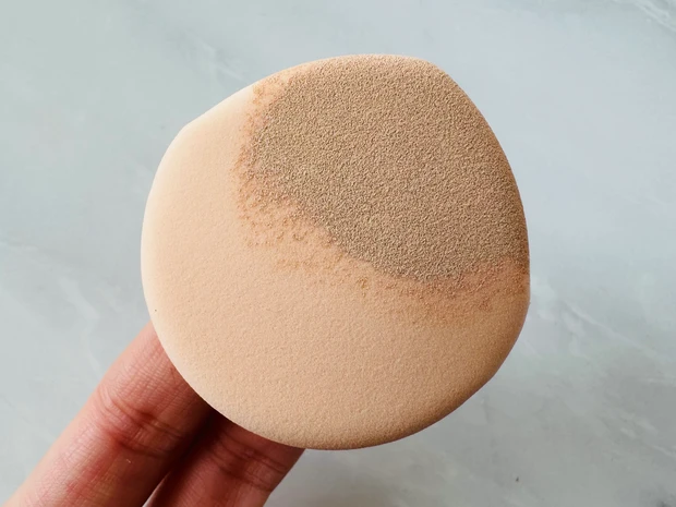 キャンメイクのフィットグロウクッションのパフ