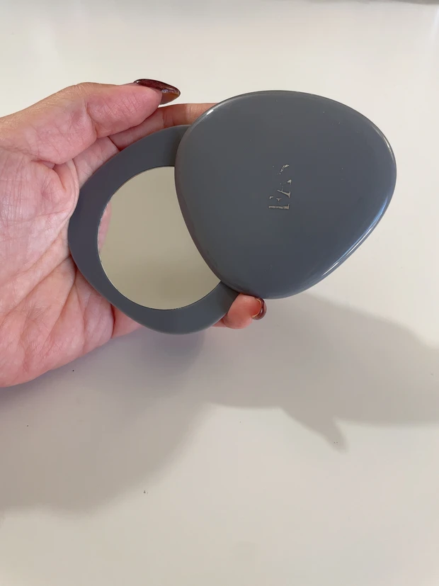 持ち歩きコスメ・ファスのミラー