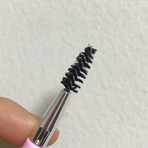 【MAQUIA9月号発売中】1本で4役!ロケット式メイクブラシの豪華な付録付き!
小嶋陽菜さんが表紙です!_3_2