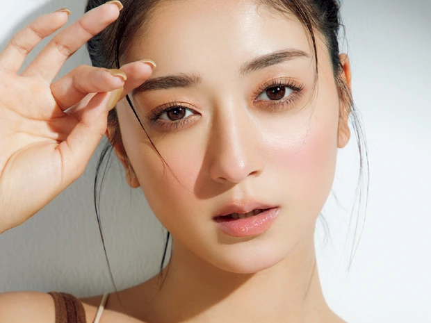 みちょぱが纏うテラコッタメイク！NAYA流・夏映えフェイスの作り方