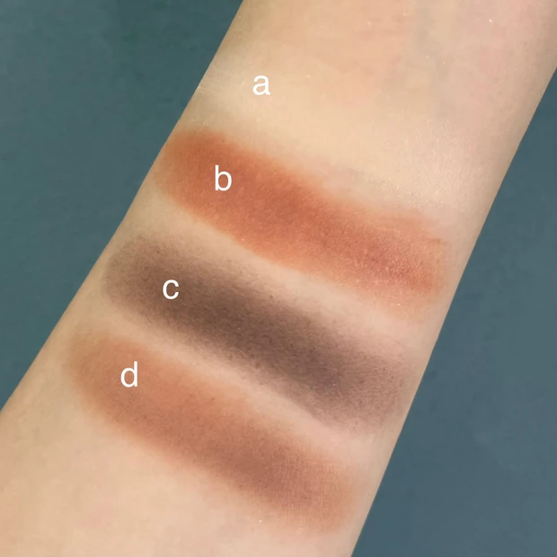 イエベにおすすめのアイシャドウ エスティ ローダー ザ エッセンシャル アイシャドウ クアッド ギャラリー ホップ スウォッチ