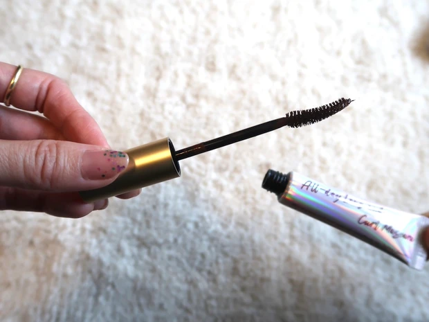 マキア　ミルクタッチ　オールデイロングアンドカールマスカラ　Maya