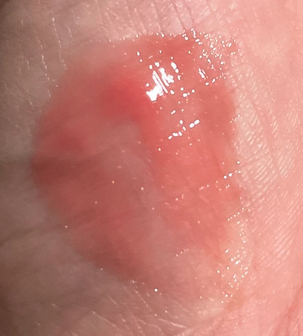 ヴィセ　Visee エッセンスリッププランパー　リッププランパー　プランパー　使い方　口コミ　新色　BE300 ベージュピンク　リップ　CM　スウォッチ　レビュー