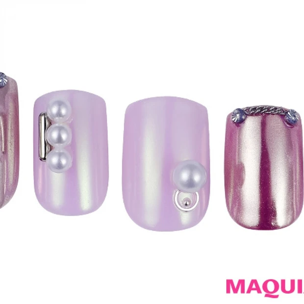 エッジーな「ピンク×ミラーネイル」で、大人の魅力を引き出して！