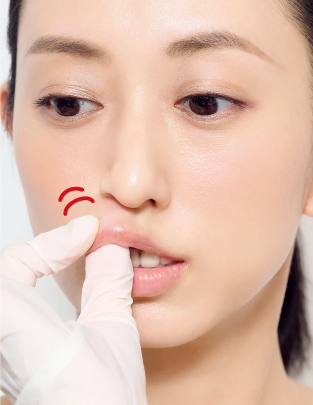 人中を短縮する小顔マッサージ1