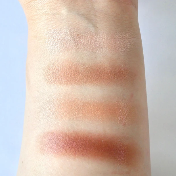 ルナソル(LUNASOL)アイカラーレーション 19 マホガニー スウォッチ