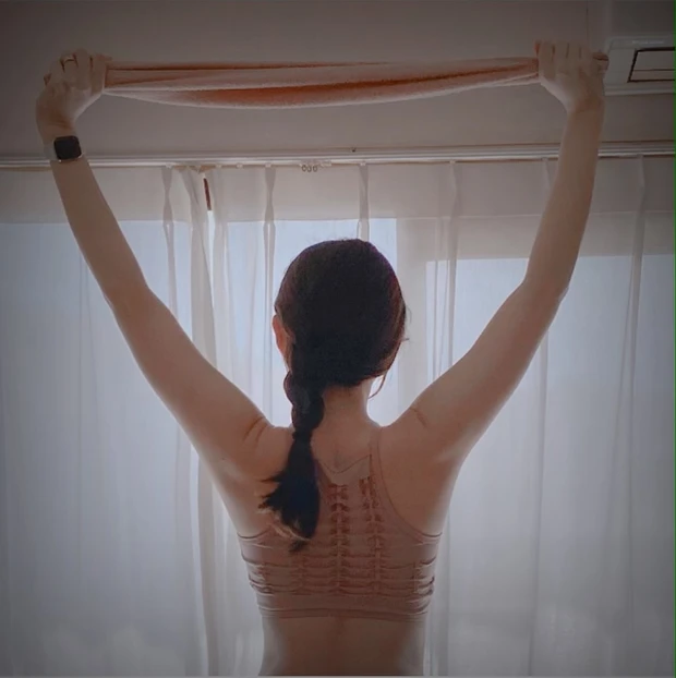 【初心者にもおすすめの簡単筋トレ】肩こり解消! 美背中作る簡単ストレッチ&トレーニング_2