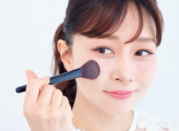 石井美保さんの「崩れないベースメイク」を実況中継。使用アイテム&ツールも全部見せ！