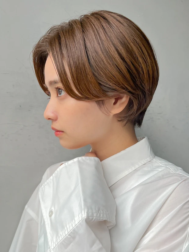 髪型　小顔ショート　ショートヘア　センターパート　スタイリング