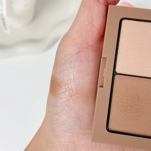 ◆エテュセ アイエディション 19 フェイバリットベージュ スウォッチ