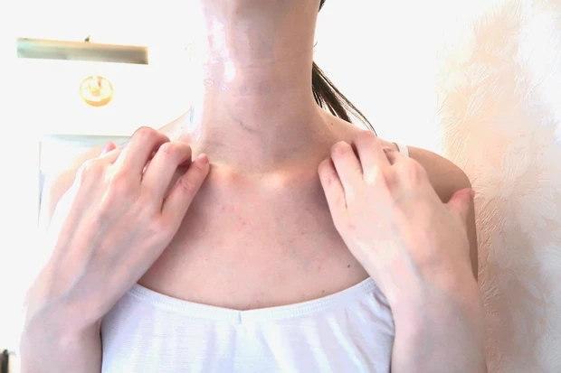 【手軽に首ケア】肌ラボ 極潤 薬用ハリ化粧水〔Aging Care Lotion〕_5_2