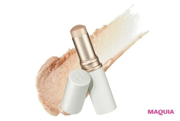 濡れツヤハイライトはピンポイントのせでツヤを厳選_トゥルーディメンションラディアンスバーム ライト ￥3300／hince