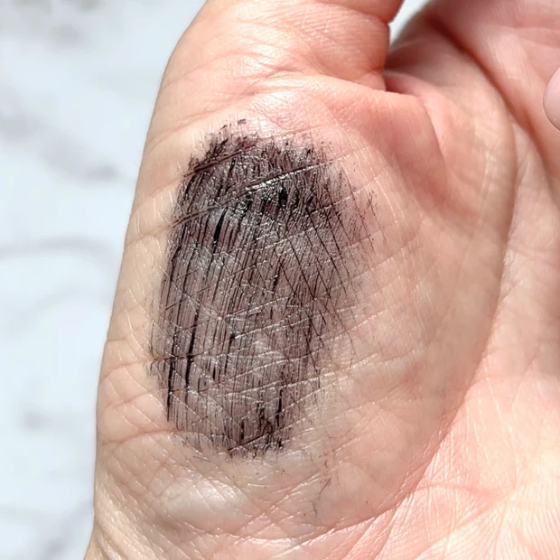 「アイコニックフィルムマスカラ」のスウォッチ画像