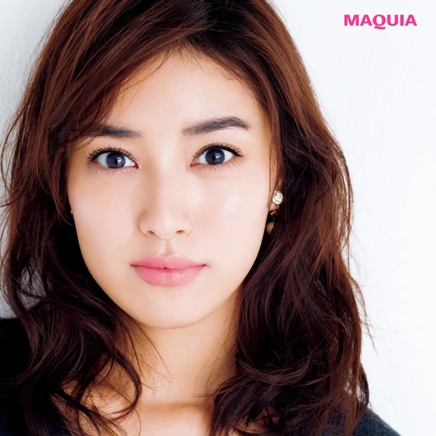 華やかな顔立ちの美人タイプに【絶対似合うリップカラー】と【新しいキレイが…